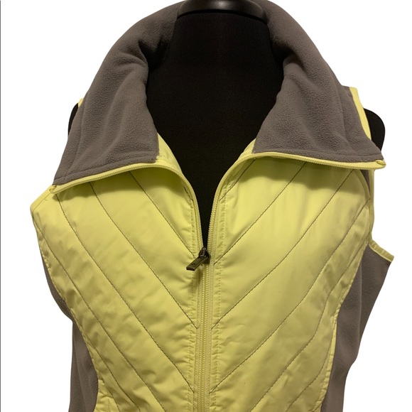 5 for $30. Columbia Vest - Picture 2 of 12